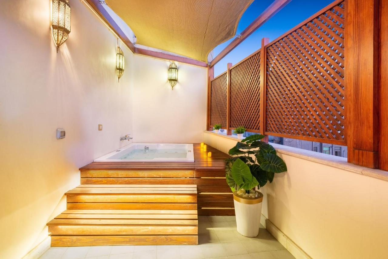Marrakesh 1bdr W Jacuzzi Terrace Downtown